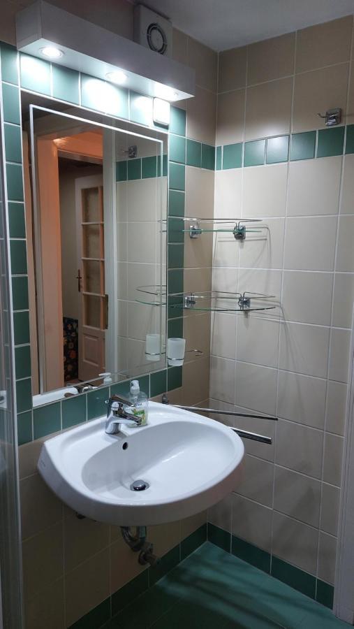 Family Apartman Gyula Exterior foto